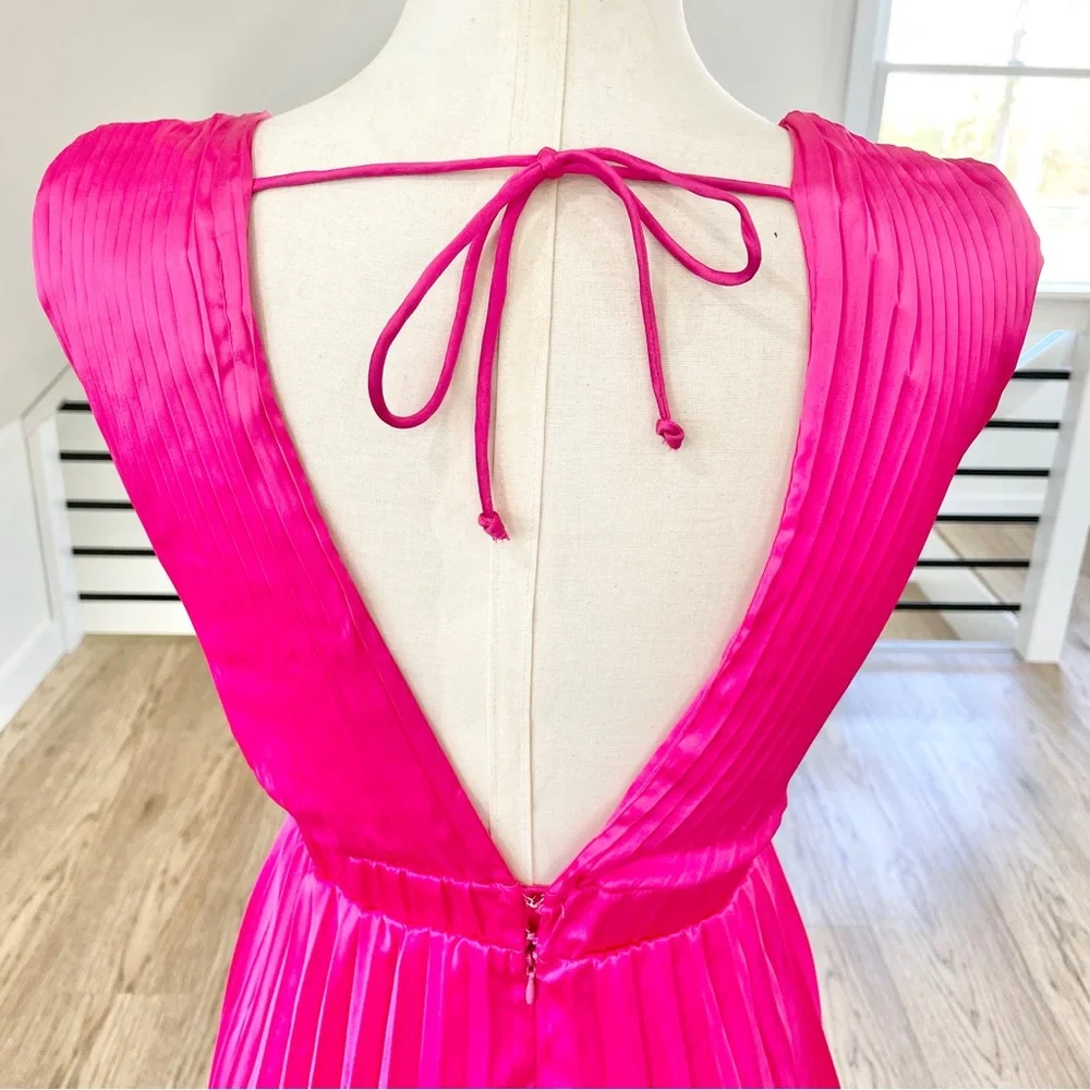 NWT M Jessica Simpson, hot pink low, cut, pleated mini dress - Picture 7 of 9